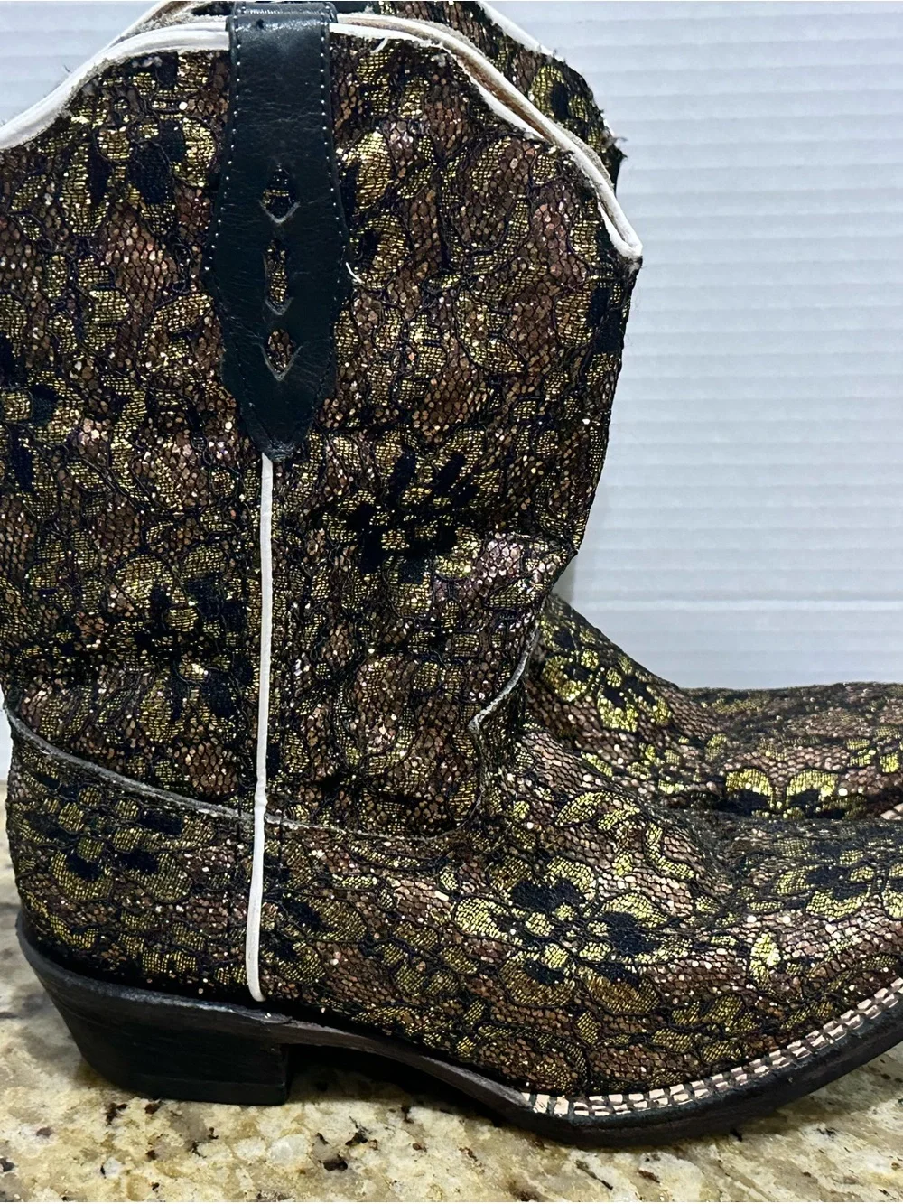 Girls Metallic Gold & Black Floral Western Boots Tanner mark size 4 mex size 21